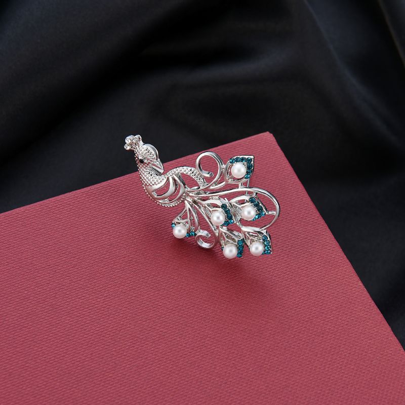 TTLIFE Peacock Brooch Blue Rhinestone Pearls Pins Badge Women Banquet Party Decoration Jewelry Charm Decorative
TTLIFE Peacock Brooch Blue Rhinestone Pearls Pins Badge Women Banquet Party Decoration Jewelry Charm Decorative