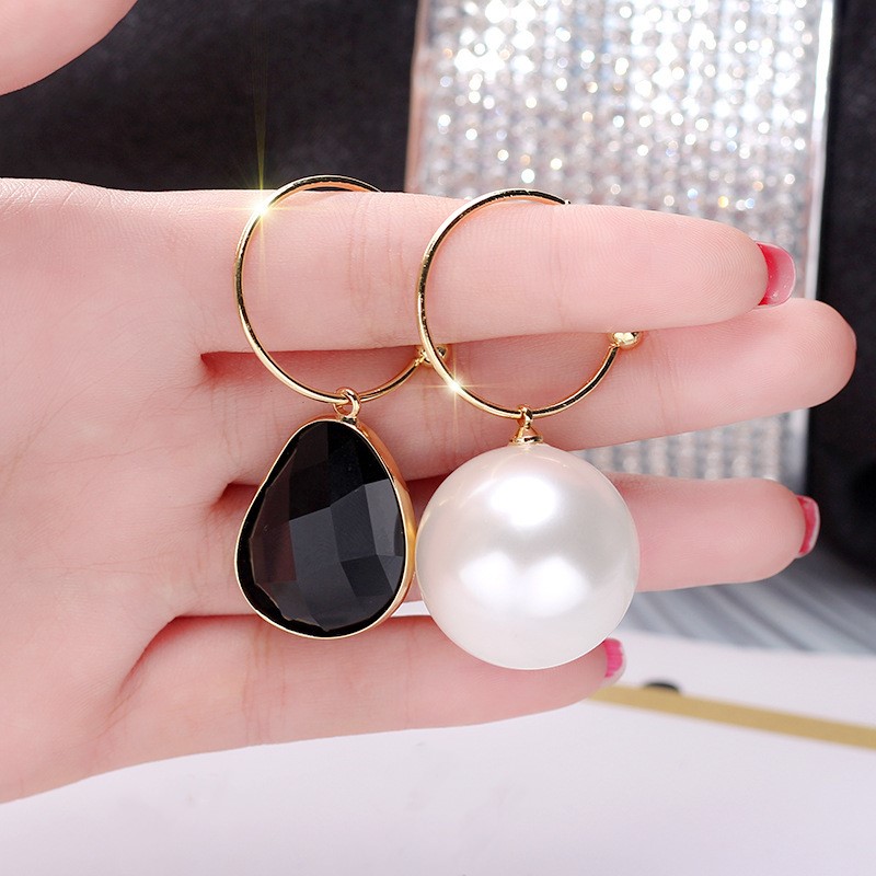 Dominated New asymmetric Water Drop pearl design Drop earrings Korean Women temperament Classic style earrings
Dominated New asymmetric Water Drop pearl design Drop earrings Korean Women temperament Classic style earrings