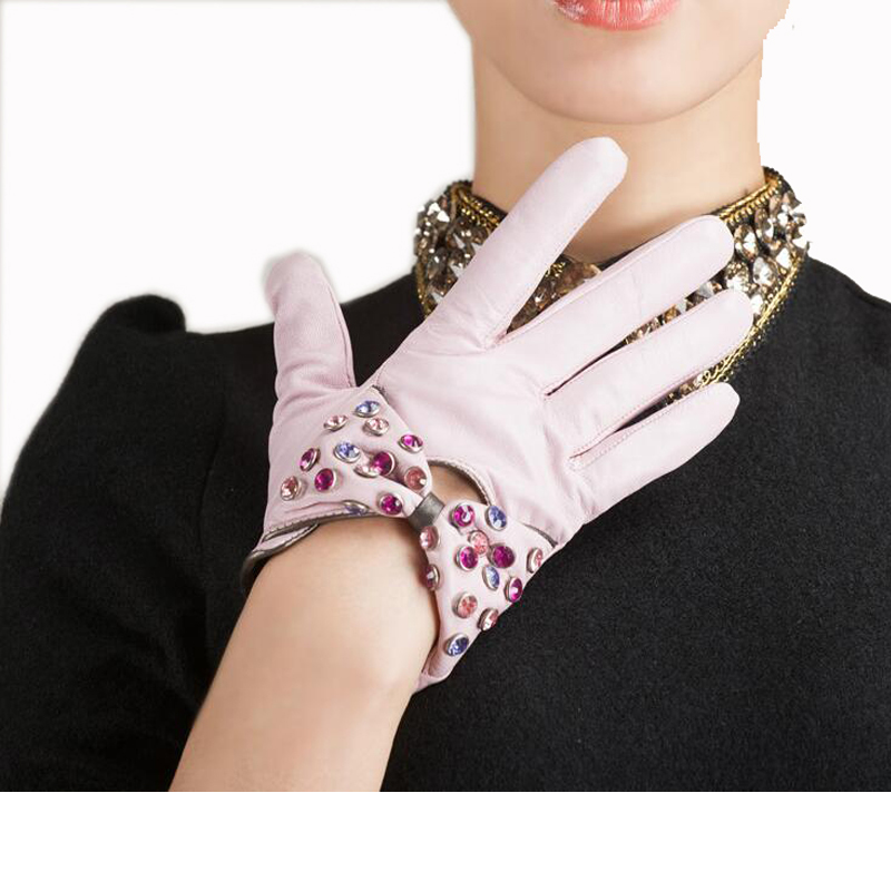 ladies leather gloves big bow mittens locomotive short paragraph genuine sheepskin gloves autumn winter warm lady driving
ladies leather gloves big bow mittens locomotive short paragraph genuine sheepskin gloves autumn winter warm lady driving