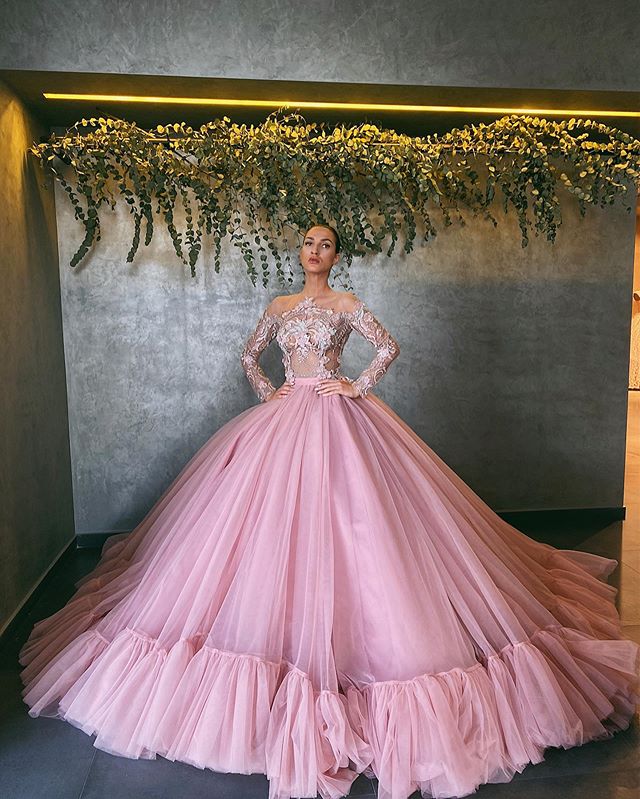 Gorgeous Puffy Evening Dresses Ball Gown Illusion Long Sleeves Beads Appliqued Formal Party Gown Custom Made Sweep Train Red Carpet Dress