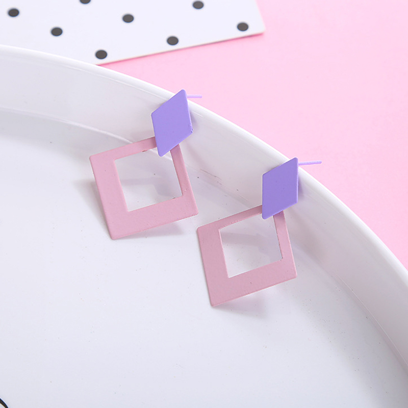 Korean simple geometric patchwork earrings for woman fresh macron color ins studs sweet girl versatile earrings
Korean simple geometric patchwork earrings for woman fresh macron color ins studs sweet girl versatile earrings
