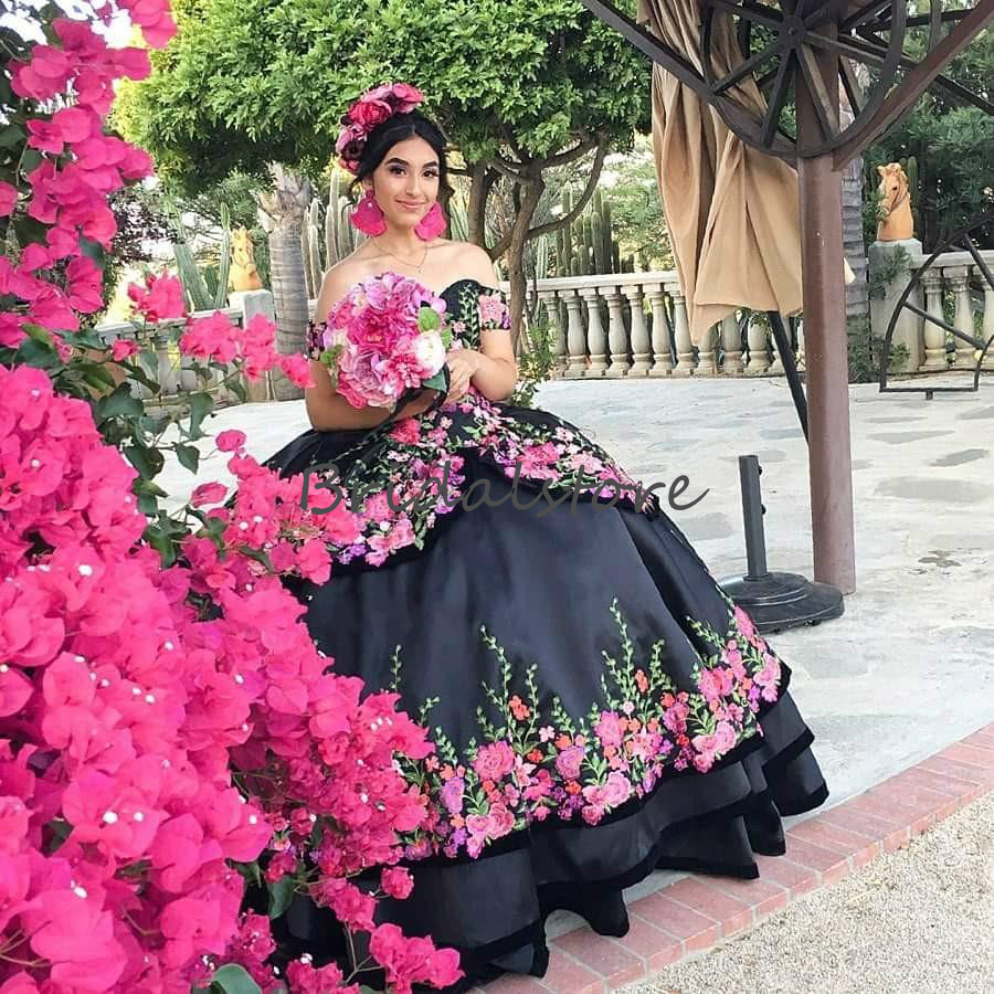 Black Embroidered Quinceanera Dresses 2020 Off The Shoulder Ball Gown Women Pageant Birthday Dress Elastic Satin Applique Lace Sweet 16 Gown