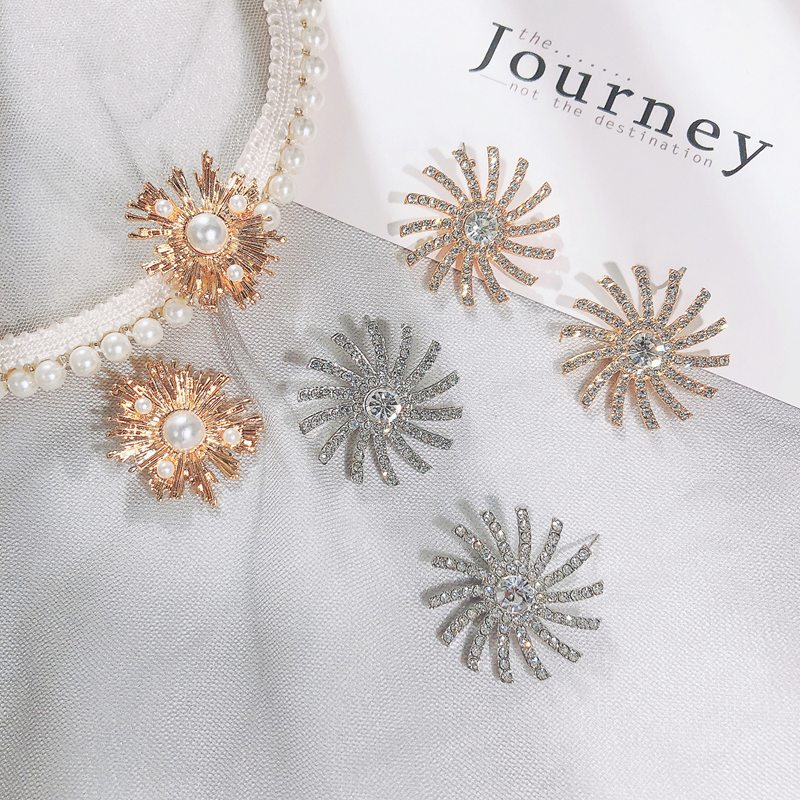 Match-Right Gold Color Classic Design Pearl Earrings for Women Luxury Rhinestone Vintage Stud Earrings for Gift Party LX091
Match-Right Gold Color Classic Design Pearl Earrings for Women Luxury Rhinestone Vintage Stud Earrings for Gift Party LX091