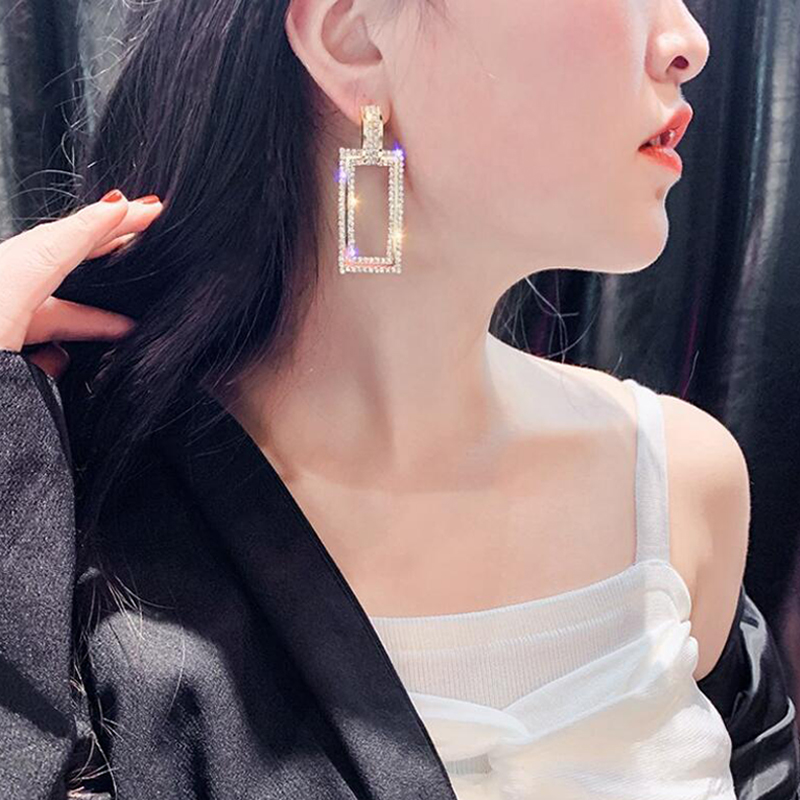 2Pcs/Set Female Earrings Fashion Rectangular Crystal Pendant Gold Silver Color Stud Earring Set Wedding Party Jewelry Gifts
2Pcs/Set Female Earrings Fashion Rectangular Crystal Pendant Gold Silver Color Stud Earring Set Wedding Party Jewelry Gifts