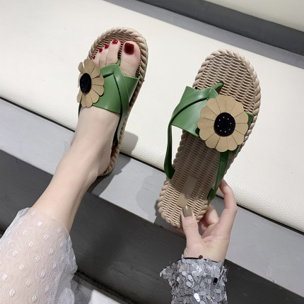 2020 summer flip flops women wear non-slip feet flat bottom seaside beach shoes net red fashion sandals and slippers tide, Beige
2020 summer flip flops women wear non-slip feet flat bottom seaside beach shoes net red fashion sandals and slippers tide, Beige