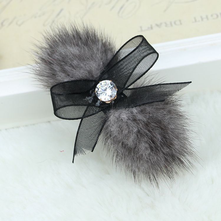 Real mink hair clip zircon bow duckbill clip fur headdress cute fashion hair accessories
Real mink hair clip zircon bow duckbill clip fur headdress cute fashion hair accessories