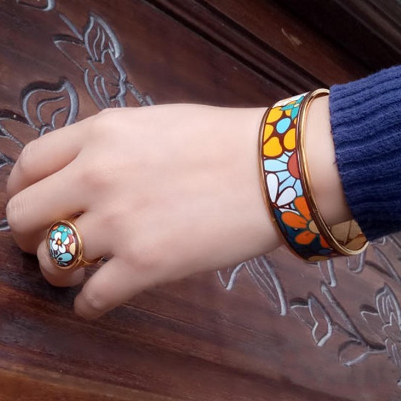 2020 new jewelry Fashion cloisonne high temperature firing oval Closed mouth female bracelet enamel jewelry fleeting time
2020 new jewelry Fashion cloisonne high temperature firing oval Closed mouth female bracelet enamel jewelry fleeting time
