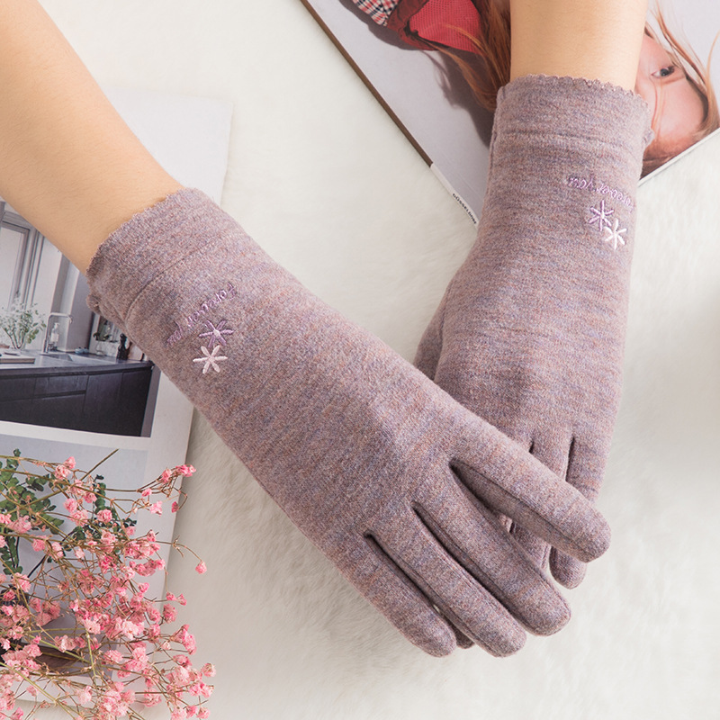Winter Women Touch Screen Gloves Soft Warm Windproof Suede Single Layer Female Gloves Thin Elegant Simple Style Cycling
Winter Women Touch Screen Gloves Soft Warm Windproof Suede Single Layer Female Gloves Thin Elegant Simple Style Cycling