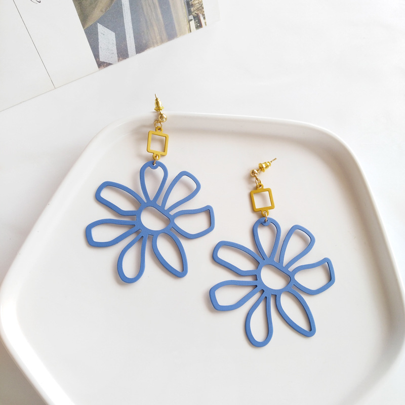 lovely Hollow flowers Earrings For Women Dangle Drop Earring 2020 NEW Cute Female Fashion Jewelry Geometric Earrings Girl gift
lovely Hollow flowers Earrings For Women Dangle Drop Earring 2020 NEW Cute Female Fashion Jewelry Geometric Earrings Girl gift