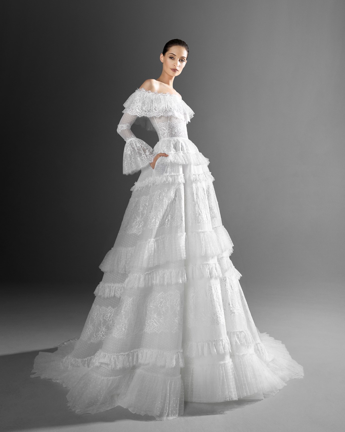 2021 Zuhair Murad A Line Wedding Dresses Sexy Off Shoulder Long Sleeve Lace Sweep Train Plus Size Tiered Ruffles Wedding Robe De Mariée