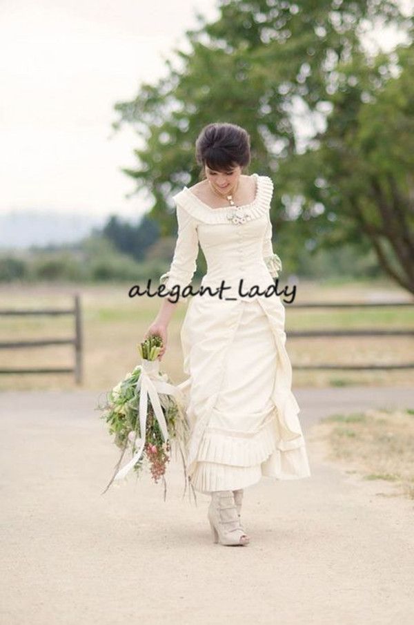 Vintage Ivory Gothic Wedding Dresses with Sleeves 2023 Ruffles Square Neck Victorian Mansion Venue Country Bride Gowns Cheap