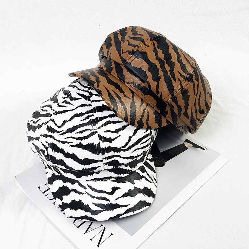 Pu leopard beret striped octagonal hat female autumn and winter duck tongue painter hat British retro newsboy
Pu leopard beret striped octagonal hat female autumn and winter duck tongue painter hat British retro newsboy
