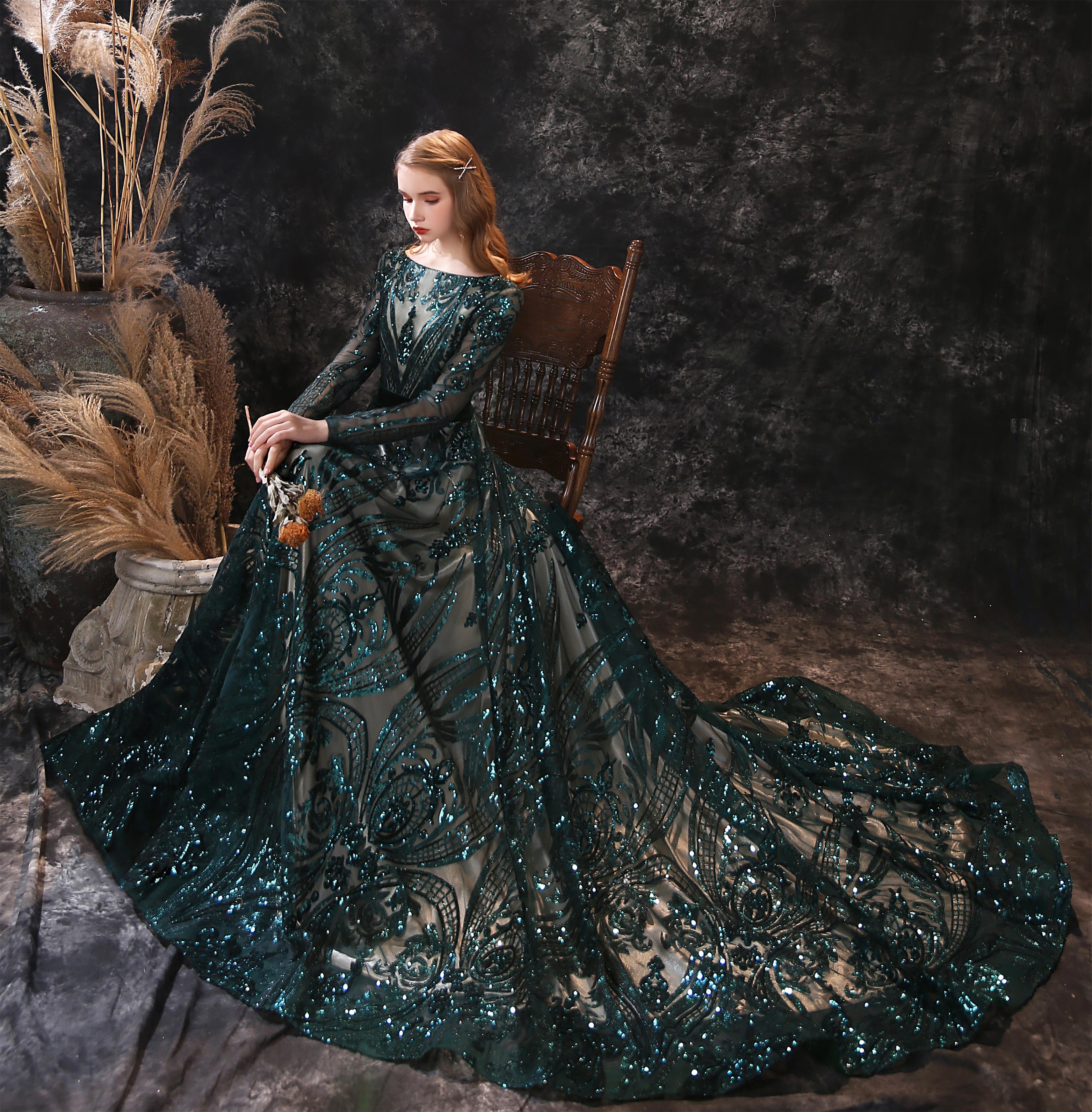 Cocktail Dresses Sequins Lace Appliques Long Sleeve Illusion Homecoming Dress Lace Up Back Prom Gowns Sweep Train Party Wear