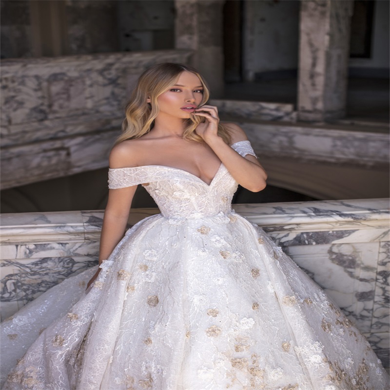Luxury Puffy A-line Wedding Dresses Sexy Off-shoulder Backless Sequins Lace Applique Ruched Tulle Bridal Gown Castle Church Wedding Dress