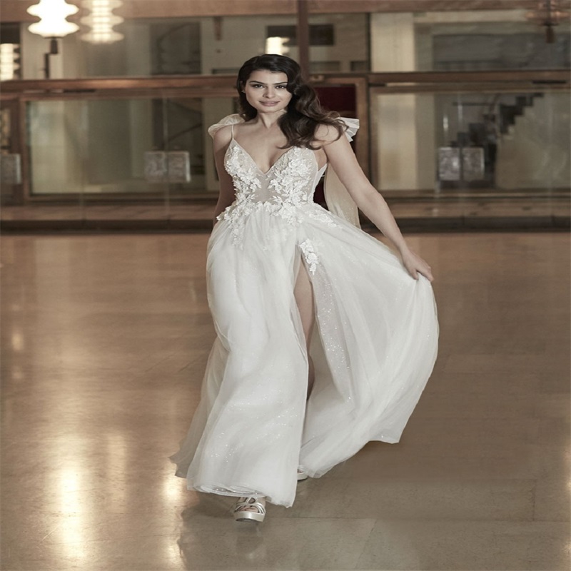 Floral A Line Wedding Dresses Sexy Backless Spaghetti Strap Applique Lace Ruched Tulle Bridal Gowns Chic Sweep Train Vestido De Novia