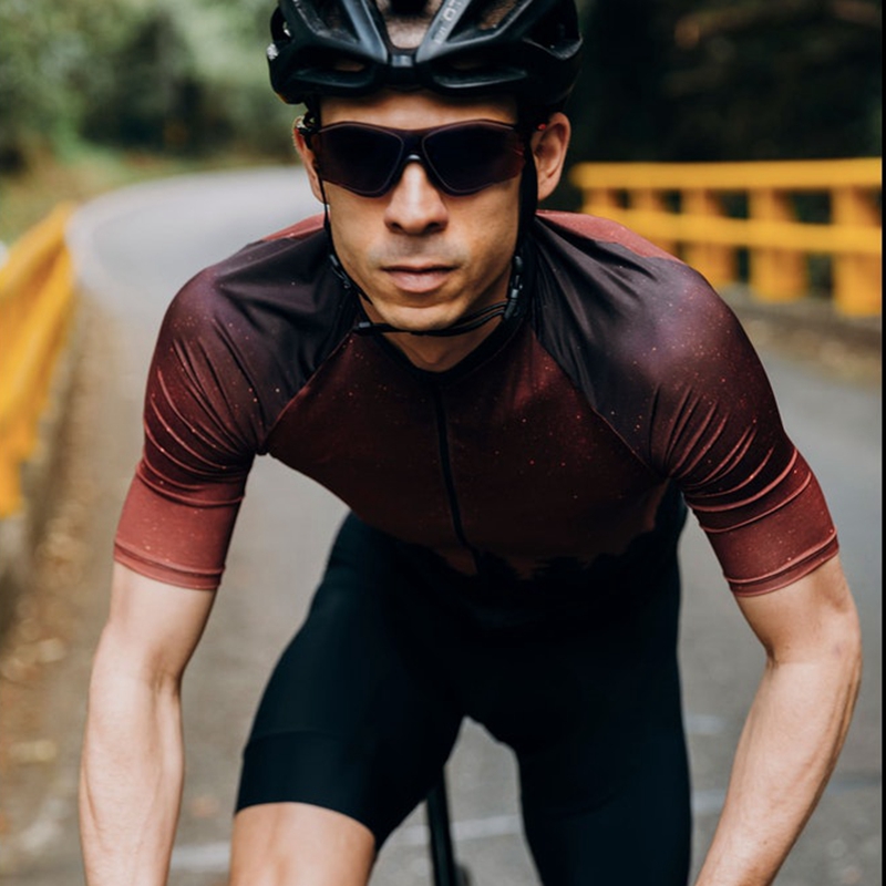 Night woods stars short sleeve cycling jersey and bib shorts MTB Breathing cycle suit Road bike riding clothing Quick dry
Night woods stars short sleeve cycling jersey and bib shorts MTB Breathing cycle suit Road bike riding clothing Quick dry