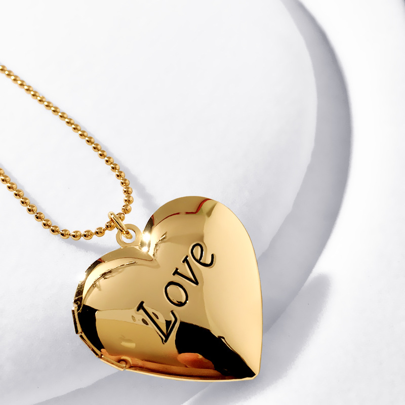 Stainless Steel Silvery/Gold Color Hollow Round-Shaped Pendant Necklace Women Heart Jewelry Accessories Cute Photo Box