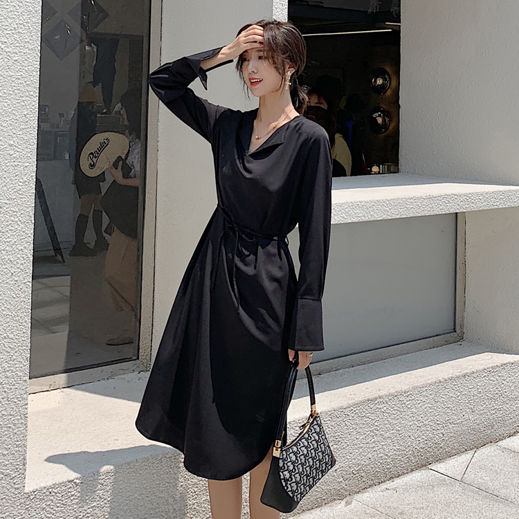 Make good quality autumn new dress female long-sleeved v-neck black lace-up show thin fashion
Make good quality autumn new dress female long-sleeved v-neck black lace-up show thin fashion