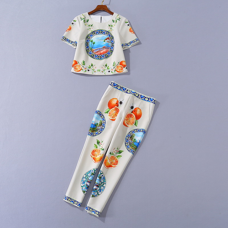 European and American women's clothing 2020 autumn new style Short sleeved beaded print T-shirt 7 minutes of pants Fashion suit, White
European and American women's clothing 2020 autumn new style Short sleeved beaded print T-shirt 7 minutes of pants Fashion suit, White