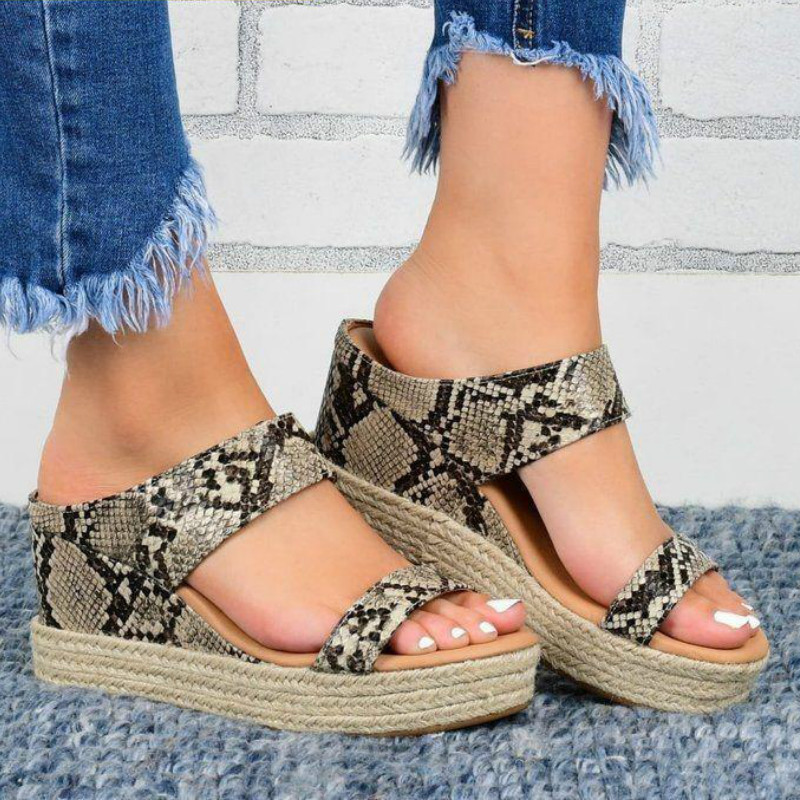2020 Shoes Women Sandals Summer Bottom Flat Sandals Women European American Style Ladies Shoes Size 35-43, Black
2020 Shoes Women Sandals Summer Bottom Flat Sandals Women European American Style Ladies Shoes Size 35-43, Black