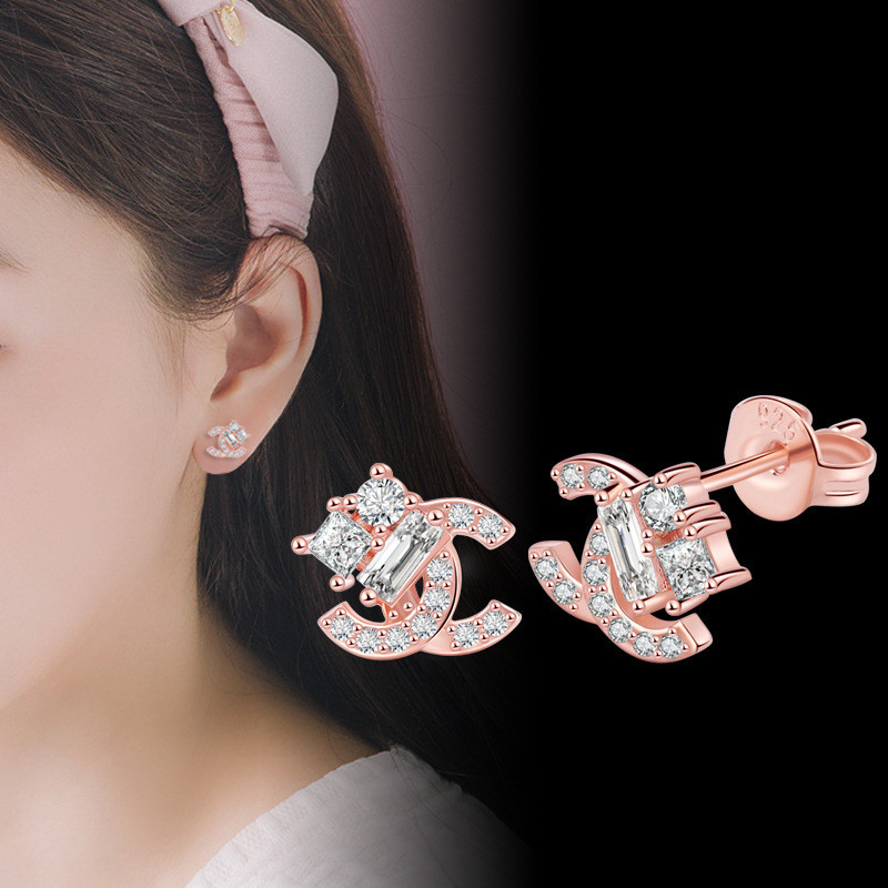 925 Silver Needle Fashion Letter C Earrings Crystal Rhinestone Simple Stud Earrings for Women Girls
925 Silver Needle Fashion Letter C Earrings Crystal Rhinestone Simple Stud Earrings for Women Girls