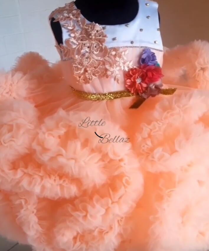 2020 Stylish Lace Crystals Flower Girl Dresses Ball Gown Tiers Little Girl Wedding Dresses Cheap Communion Pageant Dresses Gowns F355
