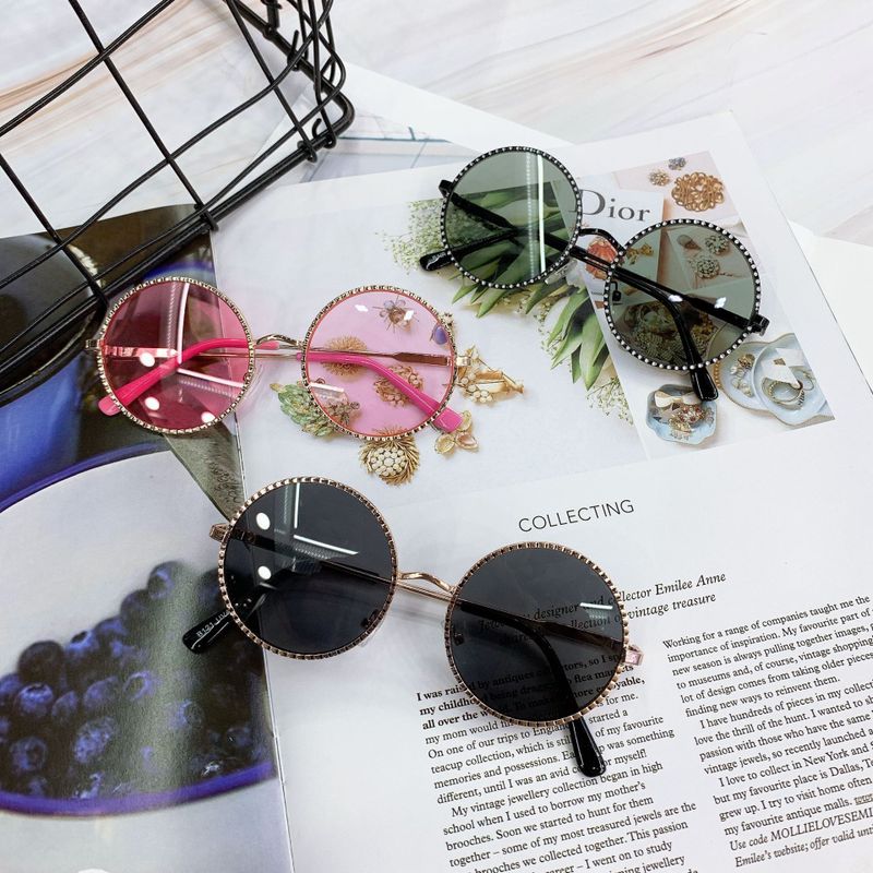 sunglasses b121 metal personality chain round frame glasses Chaotong street photography clothing matching mirror
sunglasses b121 metal personality chain round frame glasses Chaotong street photography clothing matching mirror