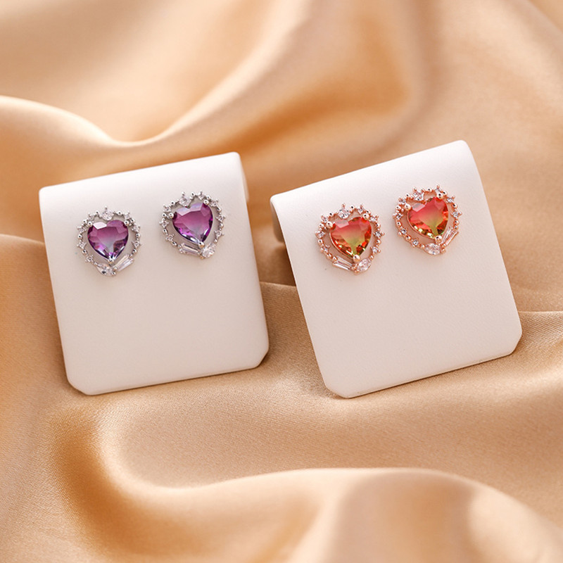 2020 contracted multicolor fine crystal heart Hollow design style Women Stud earrings new shiny Jewelry
2020 contracted multicolor fine crystal heart Hollow design style Women Stud earrings new shiny Jewelry
