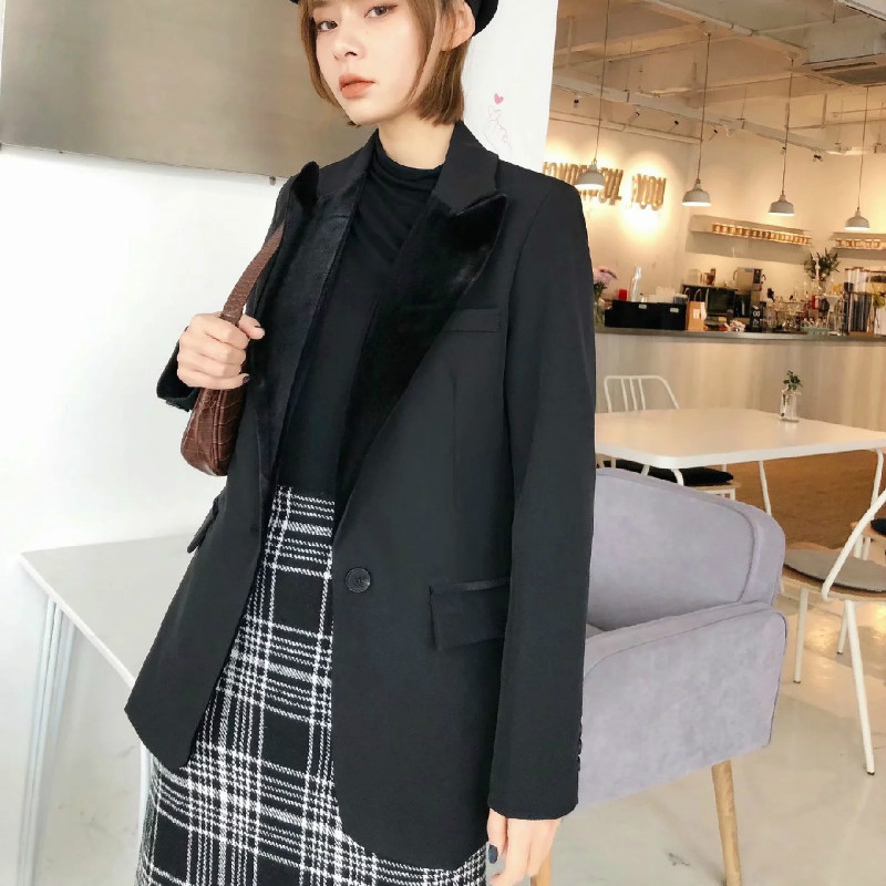 Casual Gold Velvet Panelled Casual Ladies Jacket Office loose black women's blazer New 2020 spring and autumn small suits Female
Casual Gold Velvet Panelled Casual Ladies Jacket Office loose black women's blazer New 2020 spring and autumn small suits Female