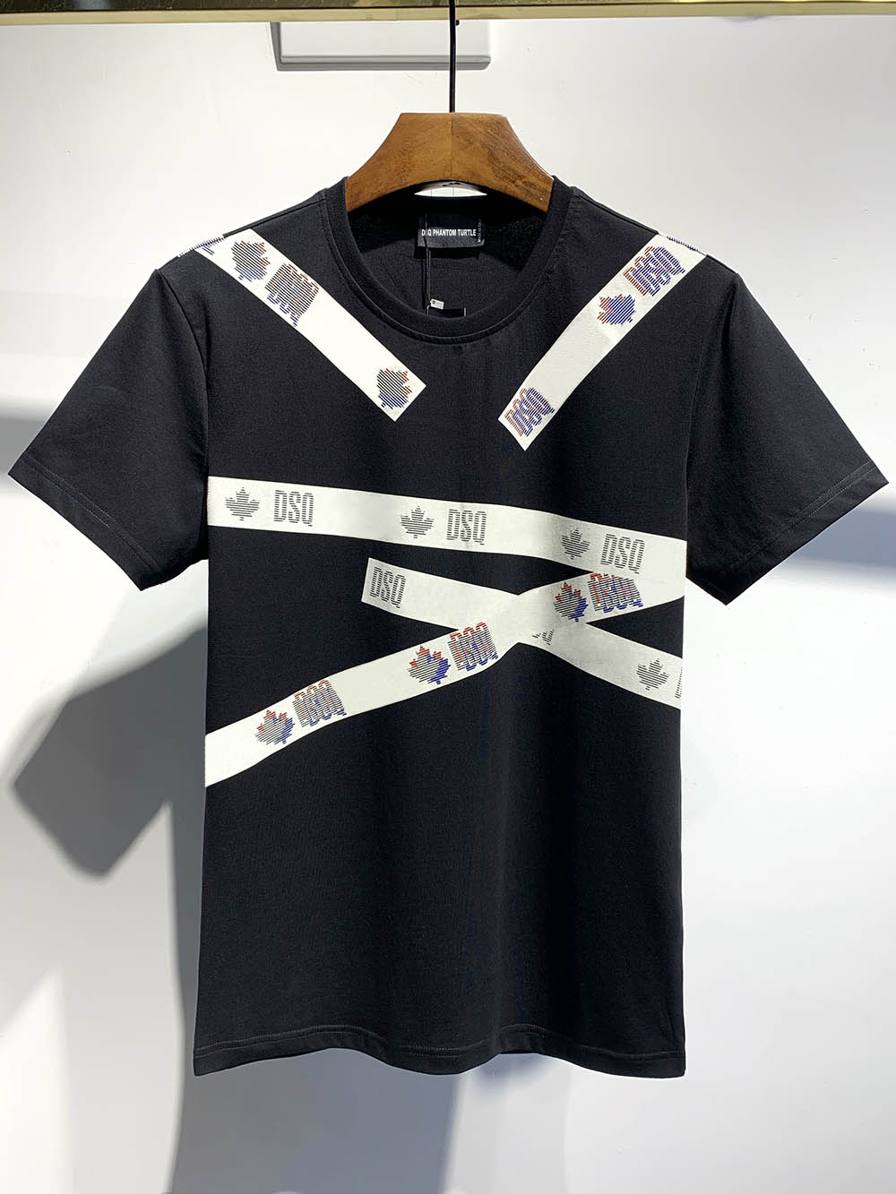 DSQ PHANTOM TURTLE 2020FW New Mens Designer T shirt Italy fashion Tshirts Summer DSQ Pattern T-shirt Male Top Quality 100% Cotton Top 7549, White
DSQ PHANTOM TURTLE 2020FW New Mens Designer T shirt Italy fashion Tshirts Summer DSQ Pattern T-shirt Male Top Quality 100% Cotton Top 7549, White