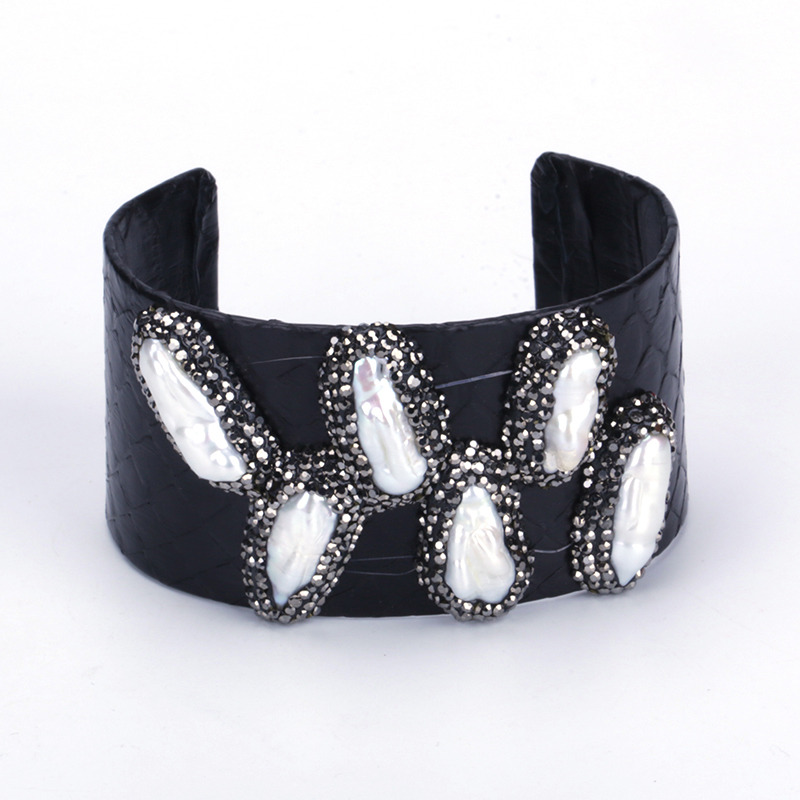 Natural Big Long Freshwater Pearl Beads Charm Pave Rhinestone Black Real Snake Leather Wide Open Bangle for Women
Natural Big Long Freshwater Pearl Beads Charm Pave Rhinestone Black Real Snake Leather Wide Open Bangle for Women