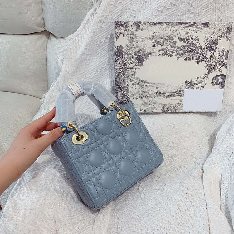 Fashion classic bags messenger bags high quality women's shoulder bag boutique women bag shopping bag 17cm, Not sold separately
Fashion classic bags messenger bags high quality women's shoulder bag boutique women bag shopping bag 17cm, Not sold separately