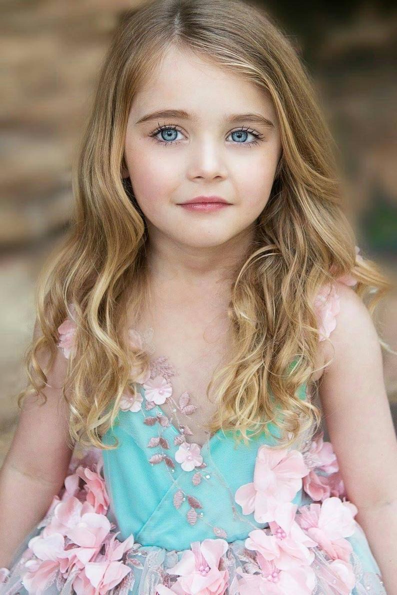 Flower Girls Dresses 3D Floral Appliqued A Line Girls Formal Gowns Custom Made Sweep Length Tulle Children Evening Dress