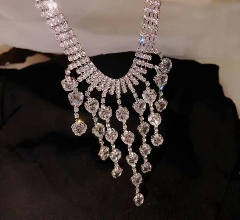 Fringe heart-shaped rhinestone necklace ladies super flash sexy women necklace accessories
Fringe heart-shaped rhinestone necklace ladies super flash sexy women necklace accessories