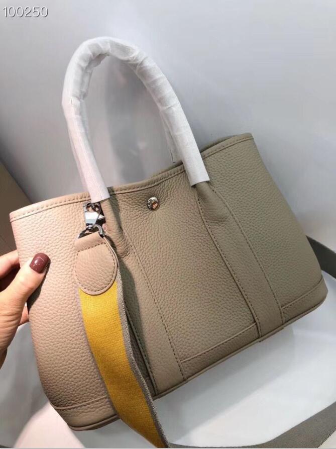 Original style 20ss brand new high-quality cowhide Garden party 30 mommy matte leather garden bag shoulder handbag shopping bag female bag, Box
Original style 20ss brand new high-quality cowhide Garden party 30 mommy matte leather garden bag shoulder handbag shopping bag female bag, Box