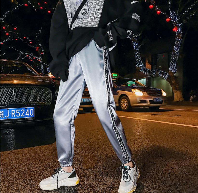 Men Big Pocket Satin Highlight Harem Pants Women Glossy Sport Ribbon Trousers BF Harajuku Joggers Women' Sports Pants, Black
Men Big Pocket Satin Highlight Harem Pants Women Glossy Sport Ribbon Trousers BF Harajuku Joggers Women' Sports Pants, Black