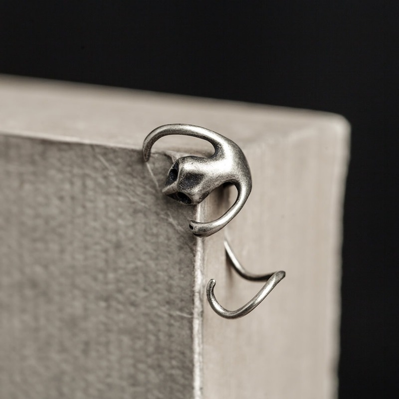 FUN-BEAUTY S925 Sterling Silver Exaggerated Retro Gothic Stingless Gecko Ear Clip Creative Reptile Trinket
FUN-BEAUTY S925 Sterling Silver Exaggerated Retro Gothic Stingless Gecko Ear Clip Creative Reptile Trinket