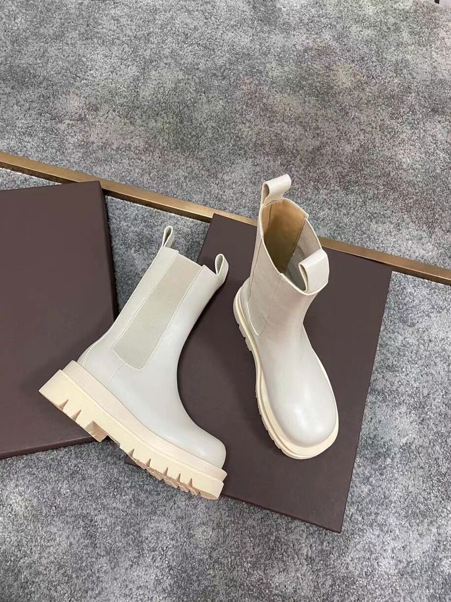 New 2020 Classic European Style woman Shoes, Ladies'Shoes, short Martin Boots,decoration Motorcycle Boots, sexy boots Rubber Bottom, Black
New 2020 Classic European Style woman Shoes, Ladies'Shoes, short Martin Boots,decoration Motorcycle Boots, sexy boots Rubber Bottom, Black
