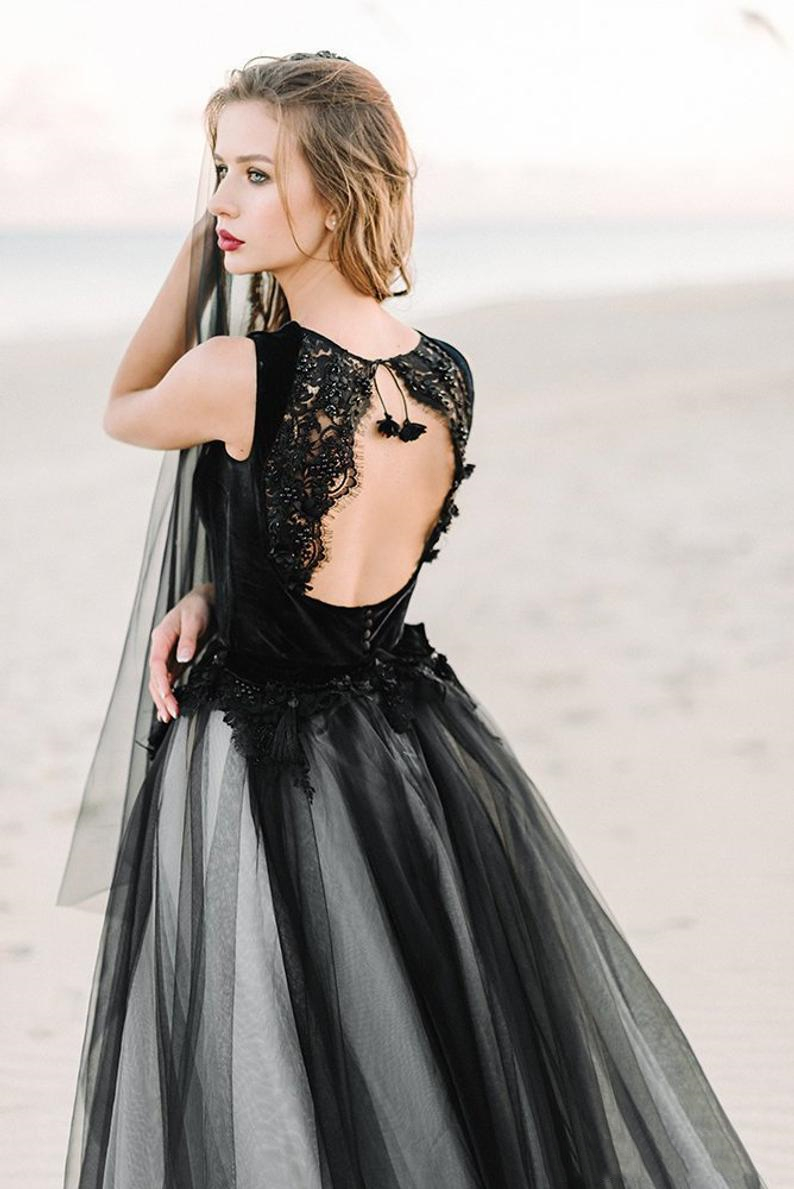 2021 Vintage Gothic Black Wedding Dresses Bridal Gowns A Line Sexy Open Back Appliques Lace Beaded Spring Autumn Winter Black And White Bride Dress St