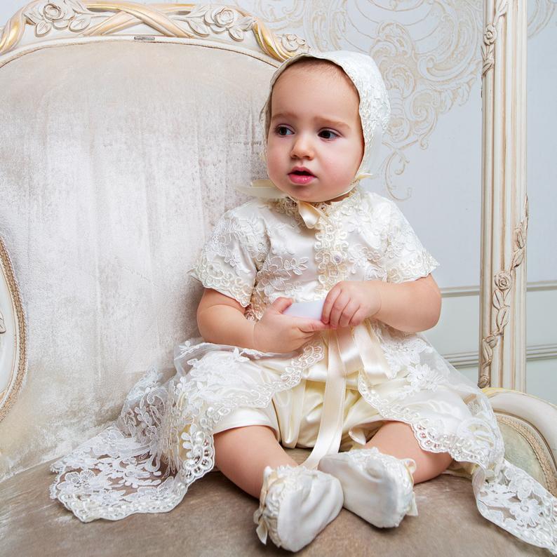 2021 2 Pieces Cute Baby Christening Gowns For Little Girls Short Sleeve Appliques Baptism Dresses With Bonnet First Communication Dress