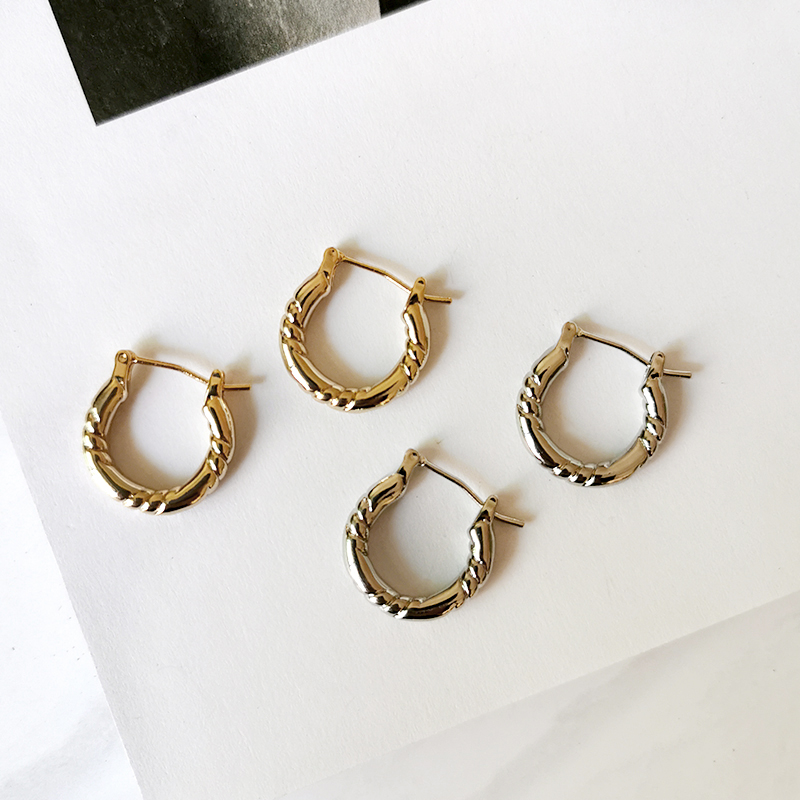 Peri'sBox Carving Stripes Small Hoop Earrings Polished Textured Earrings for Women Minimalist Hoops Wholesale
Peri'sBox Carving Stripes Small Hoop Earrings Polished Textured Earrings for Women Minimalist Hoops Wholesale