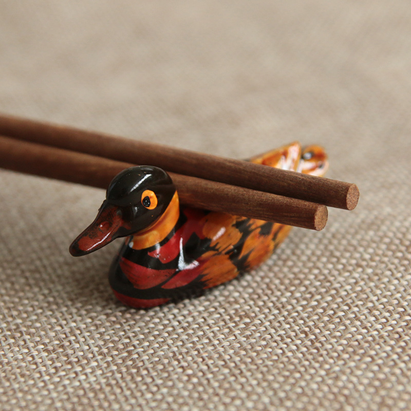 Fashion Vintage Resin Mandarin Ducks Chopstick Holder for Home Decoration Feng Shui Craft Display Ornament Holiday Gift
Fashion Vintage Resin Mandarin Ducks Chopstick Holder for Home Decoration Feng Shui Craft Display Ornament Holiday Gift