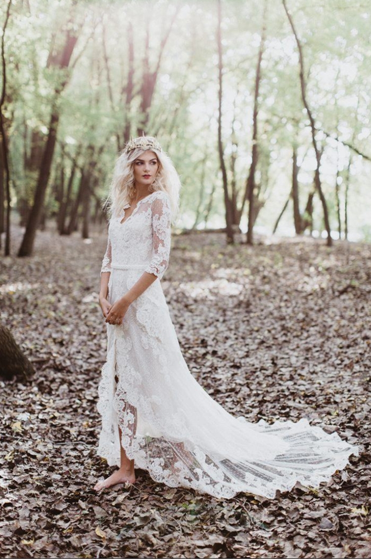 2023 High Low Bohemian Lace Wedding Dresses Sexy Illusion Back Split Front V Neck Boho Beach Bride Dress Half Sleeves Chic Country Style Bridal Gowns