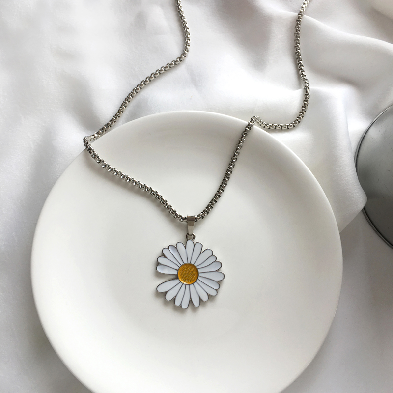 Fashon Jewelry Necklace Long Style Single Chain With White Chrysanthemum Pendant Necklace For Women Jewelry Sweater
Fashon Jewelry Necklace Long Style Single Chain With White Chrysanthemum Pendant Necklace For Women Jewelry Sweater