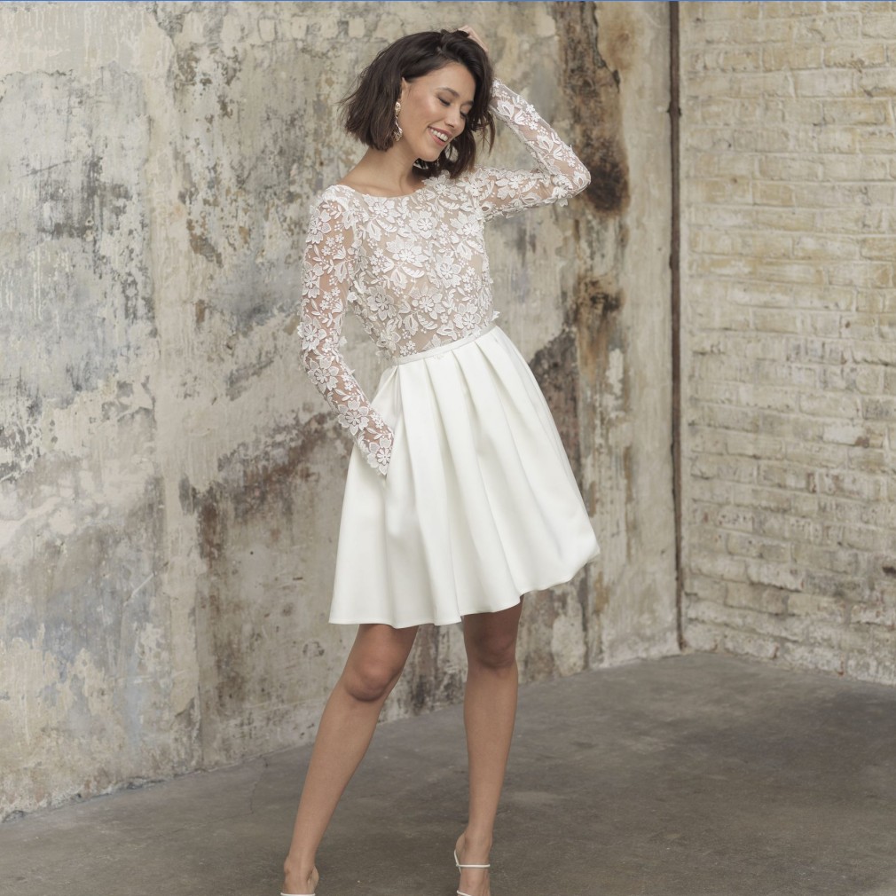 2021 Short Beach Satin Wedding Dresses Lace Appliqued Long Sleeve Backless Reception Gowns With Pockets Women Formal Dress