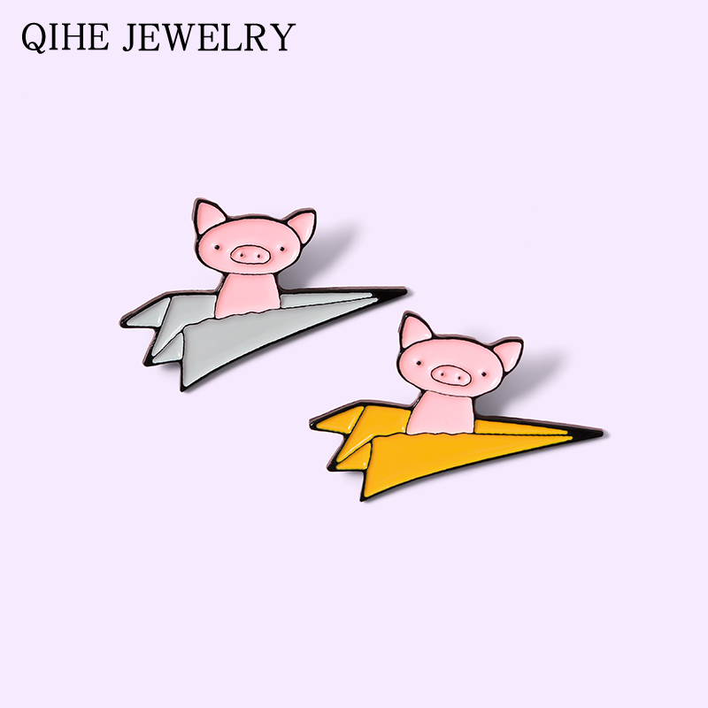 Adorable Paper Plane Enamel Pin Funny Piggy Flying Animal Lapel Pin Badge Cartoon Badge Wholesale Gift For Friends Kids
Adorable Paper Plane Enamel Pin Funny Piggy Flying Animal Lapel Pin Badge Cartoon Badge Wholesale Gift For Friends Kids