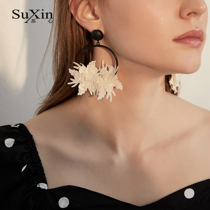SuXin earrings 2020 new simple round flower earrings for women long fabric pendant jewelry gift
SuXin earrings 2020 new simple round flower earrings for women long fabric pendant jewelry gift