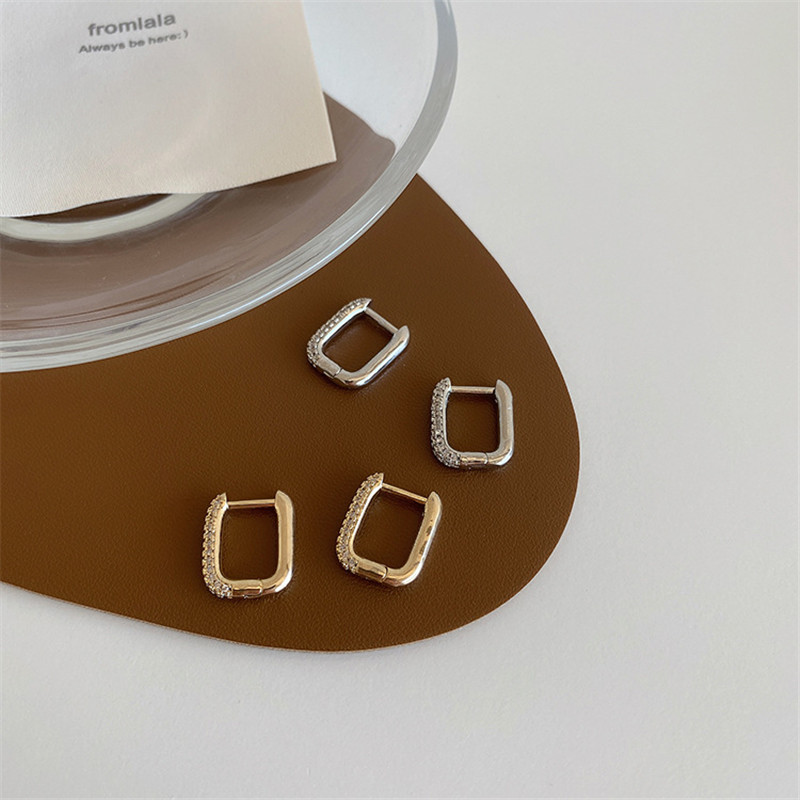 Fashion Punk Rhinestone Square Hoop Earrings For Women Girls Geometric Gold Color Brincos Ear Accessory Party Earring Jewelry
Fashion Punk Rhinestone Square Hoop Earrings For Women Girls Geometric Gold Color Brincos Ear Accessory Party Earring Jewelry