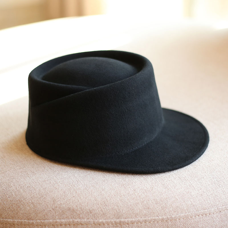 VRIGINER New Wool Winter Autumn Cap Vintage Simple Solid Color Lady Men Fedoras Wool Felt Square Fedoras Equestrian Hats, Black
VRIGINER New Wool Winter Autumn Cap Vintage Simple Solid Color Lady Men Fedoras Wool Felt Square Fedoras Equestrian Hats, Black