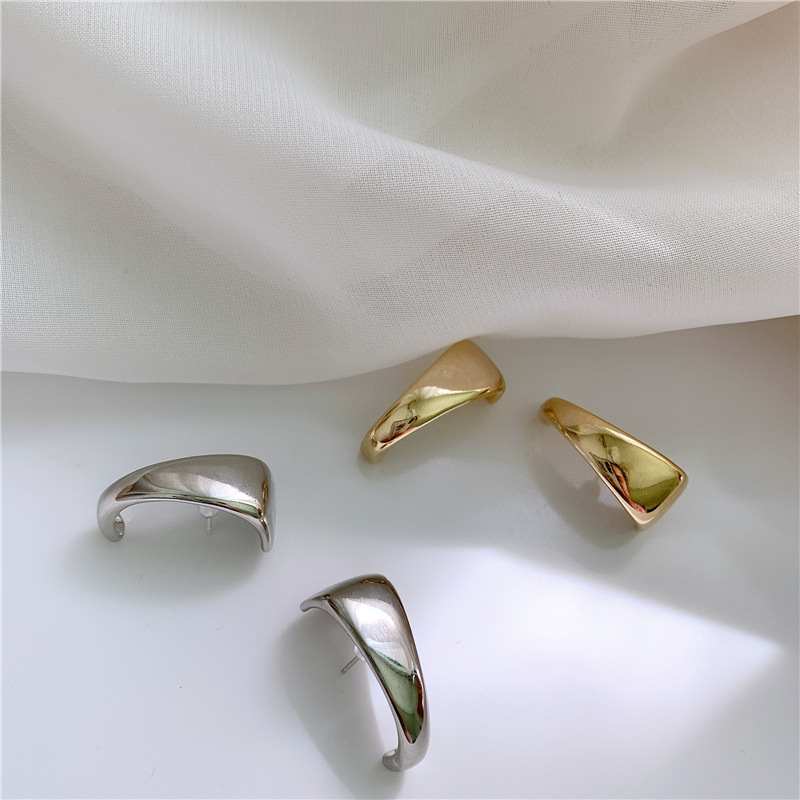 Shiny Gold Earrings For Women Fashion Jewelry 2020 New Korean Earring Ladies Piercing Silver Color Stud Ear Jewelry
Shiny Gold Earrings For Women Fashion Jewelry 2020 New Korean Earring Ladies Piercing Silver Color Stud Ear Jewelry